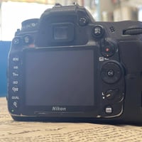 نيكون ٧٠٠٠ • زووم ٧٠/٣٠٠ • سماوي