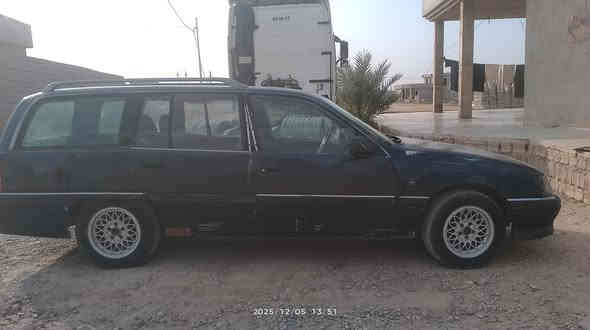 #سياره للبيع 
اوميگا ستيشن 
محرك 20 .محور كابريتر جديد سياره شغاله
لون ازرق نيلي
صدر امامي جديد وخلفي نص 
تايرات خلفي جديد امامي نص 
رقم الماني صلاح الدين سنويه منتهية صاحبها موجود

السعر 13 بيها مجال 
الاتصال عالرقم ***********
وحياكم
