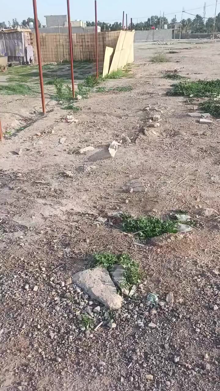 سلام عليكم قطعه مساحة 200 لواجهة 10 ونزال 20 خدمات مي وكهربائ شارعهة 30 متر يعني عله تلث شوارع طلع لعنوان لعريفيه قرب معمل الكارتون وي استفسار خاص وهاذ رقمي ‏‪***********‬‏
