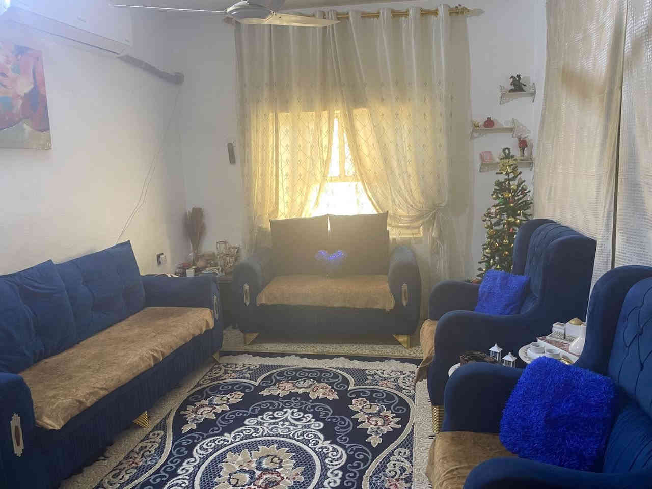 سلام عليكم تخم 7 مقاعد بس القنفه الثلاثيه بيها ضرر شويه السعر 200 وبي مجال للشراي العنوان قرب جزيرة بغداد السياحيه ***********
