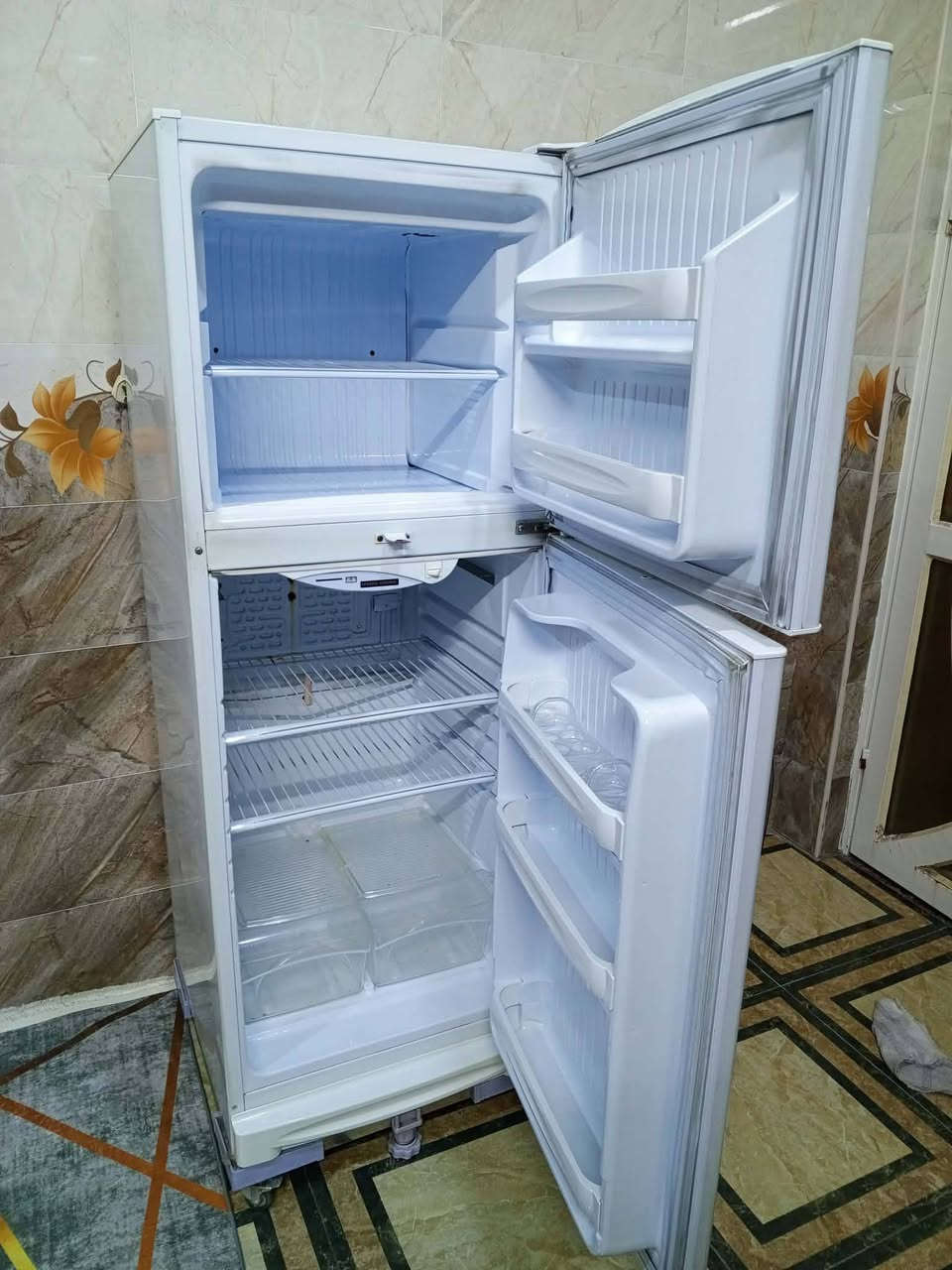 ثلاجه للبيع 
كونكورد لبناني 16 قدم
‏‪***********‬‏
