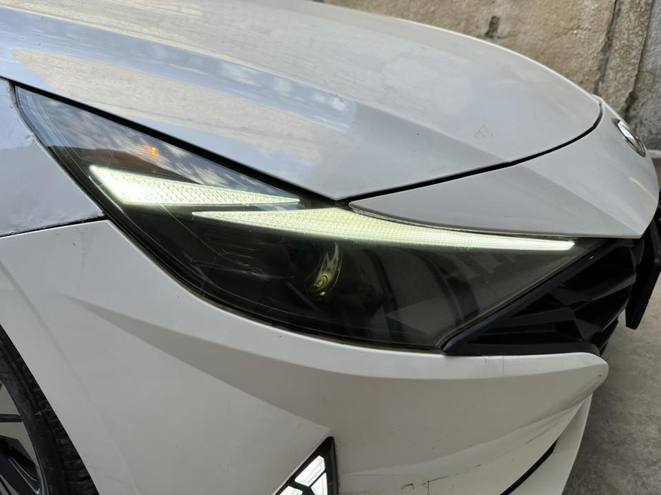 سلام وعليكم زوج لايت النترا 2023 الأيسر أصلي والايمن تجاري مع لايت زينون اصلي نضيفات جدا بدون كسر بس التجاري بي نقص فيشه مكسوره بس شغال ليد نهاري ليلي كله شغال سعرهن 250 قفل مع الزينون اصلي ابو الضمان يعني اقل من سعر التجاري *********** مكاني الحريه الدولعي
