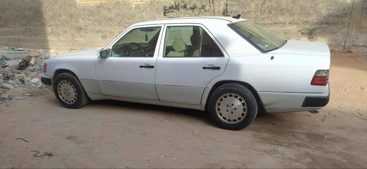 مارسيدس دب 300 عنكبوت 
رقم صلاح الدين الماني 
فتحه سقف غرفه بيجي لوك بلاديه بدون عيوب
موديل 1991 كفاله 
السعر 65$ 
***********
***********
مكاني النجف الاشرف
