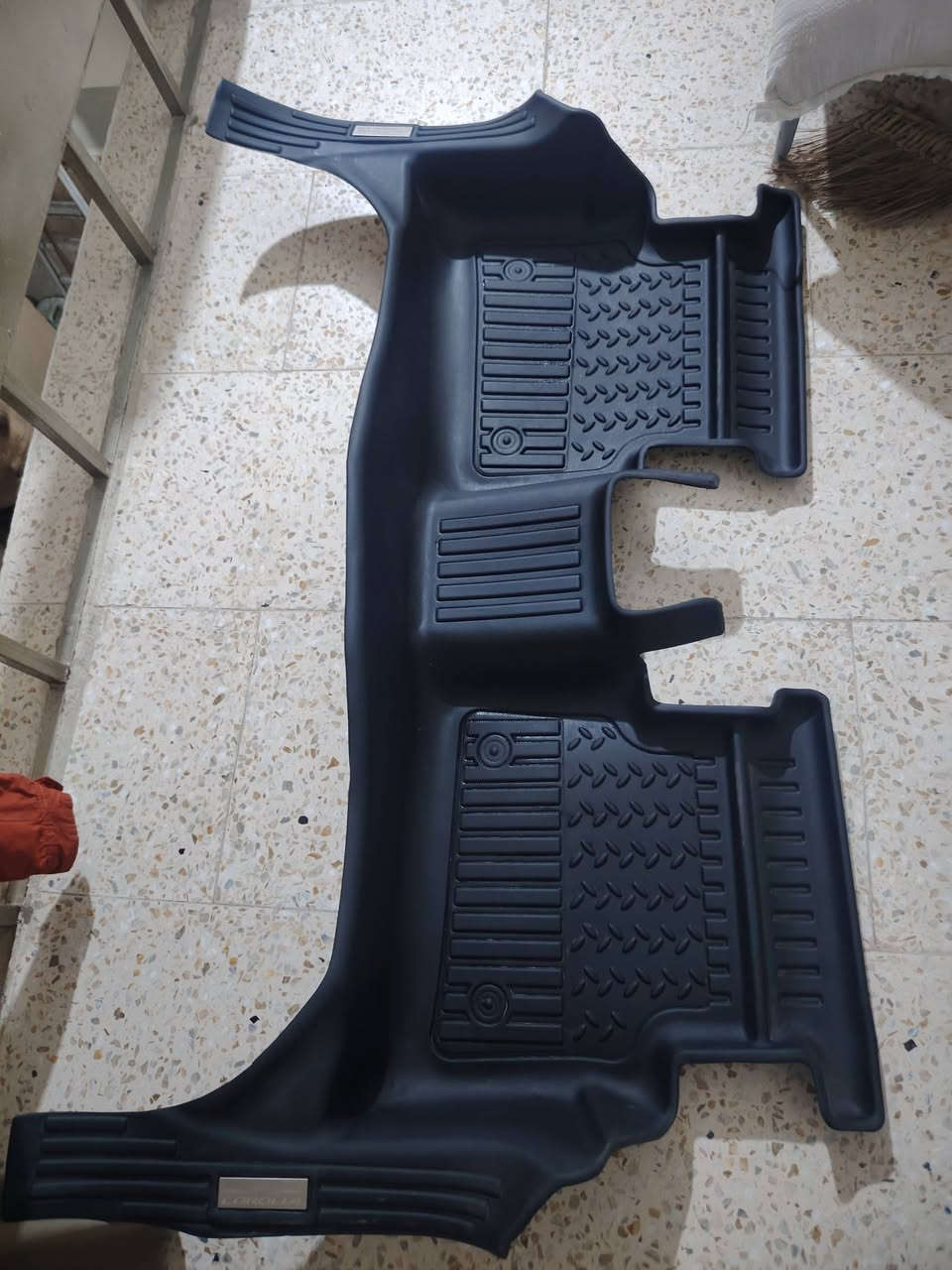 السلام عليكم ورحمة الله.... تخم كامل ارضيات كورلا جلد اسود استخدام اسبوع فقط لوك شرط اصلي يرهم من 21وفوك الختم..يرقم... العنوان بغداد ***********
