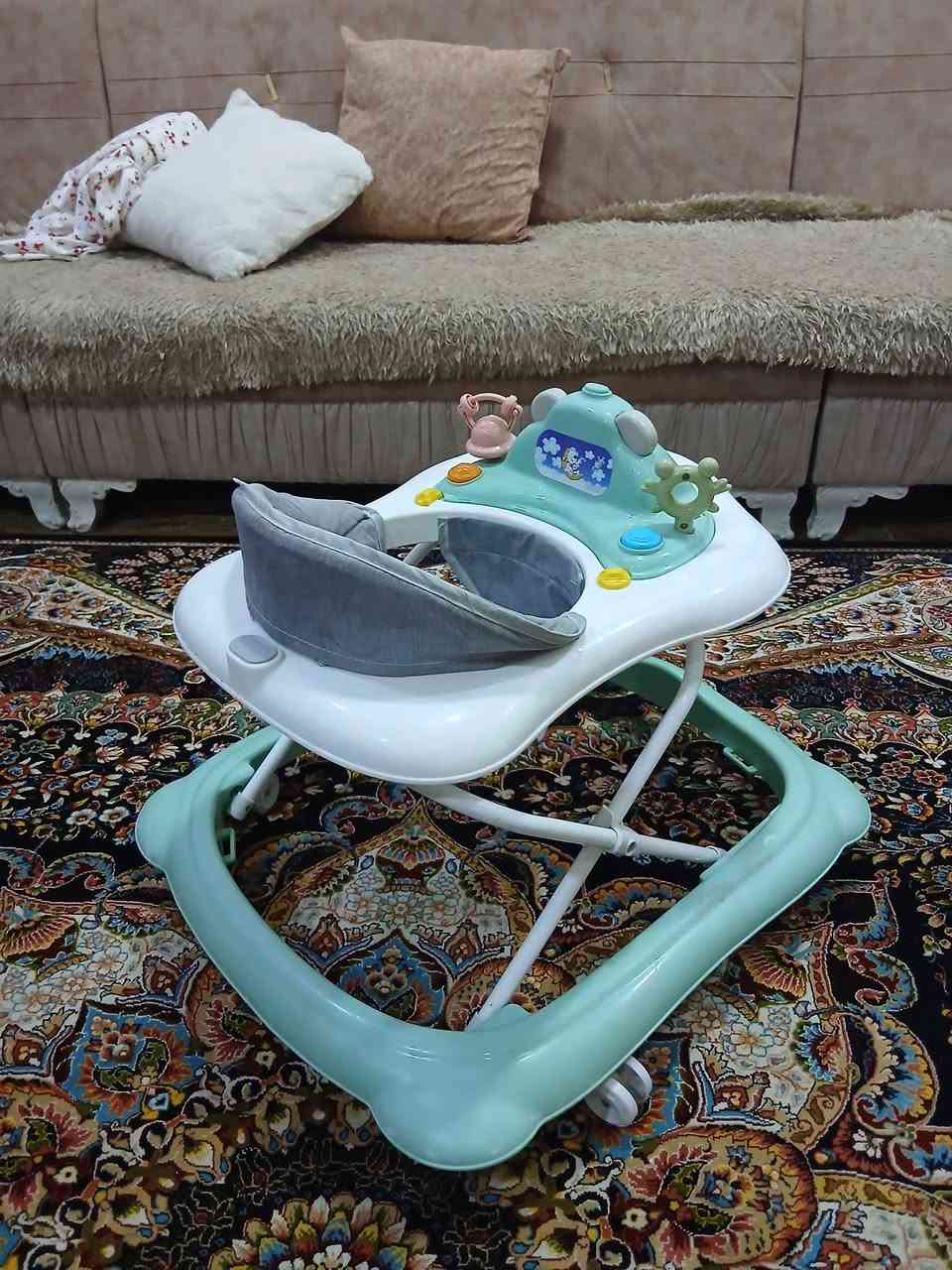 ڕەوڕەوەی مناڵان زۆر تازەو بێعەیب ، بەرز و نزم ئەکرێ بەپێی باڵای مناڵەکەت ، بچوک ئەکرێتەوە بۆگواستنەوە ، یاریەکانی لادەبرێ بۆشت خواردن لەسەری 
مۆسیقای ئیشەکا و چەندین مۆسیقاشی تیایە
سعریشی زۆر گونجاوە و قفڵی 15 هەزارە بێ معامەلە
سلێمانی ، گەیاندن هەیە*********** السليمانية, العراق
