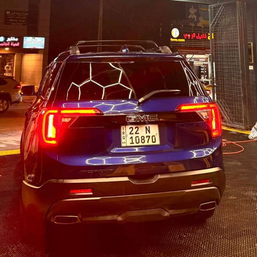 جي ام سي اكاديا 2023 محرك 6 سلندر 
GMC ACADIA 2023  V6 
فئة SLT بلاك ادشن 
حادث السيارة امامي جهة يمنى 
مبدل بيهة بنيد 

مواصفاتهة : 
نظام اقتصادي تشتغل 6 سلندر و 4 سلندر 
اربع كامرات 360 درجة 
سستم صوت Bose 
تدفئة و تبريد بالكشنات الامامية 
تدفئة بالستيرن 
تدفئة بالكشنات الخلفية 
الكشنات الامامي كهرباء 
خزن وضعية السايق 
ستيرن يصعد وينزل و يتقدم كهرباء 
دشبول شاشة مو عداد 
بروجكتر بالجامة الامامية 
ابل كار بلي و اندرويد اوتو واير لس 
صندوك كهرباء و توجد علامة gmc فتح بالقدم 
تشغيل عن بعد 
نقطة عمياء 
تحديد مسار 
توقف امامي ذاتي
مري شفط
مري السايق تعتيم ذاتي 
مراية الوسطية تعتيم ذاتي
ويل 20 لون اسود بلادي  
زارعلهة انارة محيطية بالداخل 
وزارع عدسات بدال البروجكتر الجوة 

السيارة بيهة اضافات من شركة GMC اصليات كلهن  1: ارضيات سعرهن 400$
2: دوسات صعود سعرهن 1000$
3: وبيهة رمز دخول بالباب سعرة من الشركة 200$
4: و روف راك ( سيبايات )  سعرهن 350$ 

رقم الشاصي 1GKKNMLSXPZ238897

السيارة رقم اربيل و ب اسمي 
ابيع فقط تحويل و ما اراوس 

رقمي *********** 
مكاني بغداد - حي الجامعة
