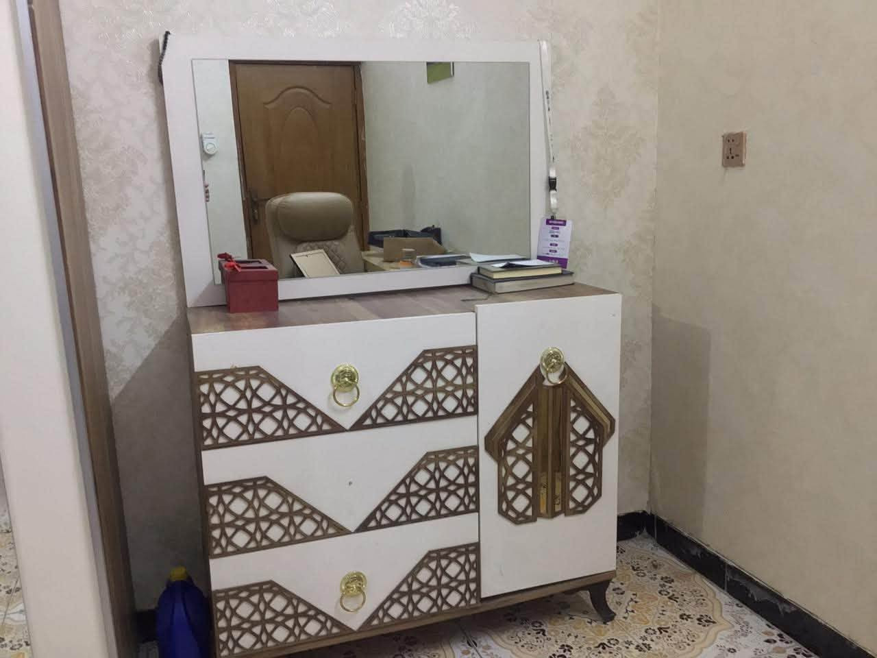 السلام عليكم
غرفة نوم تركية شبابية بسرير نفرين مجموعها 5 قطع مستعملة
سعرها ٢٧٥ الف 

العنوان بغداد حي التراث
رقم الهاتف *********** بيه واتساب
