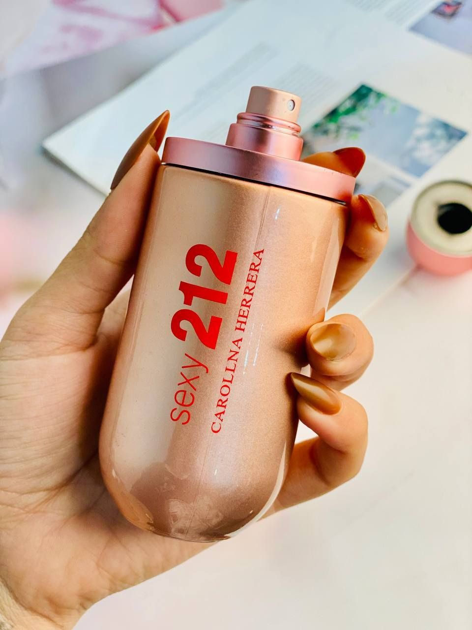 عطر 212SEXY❤️
الي ٩٠٪من نساء الكوكب تعشقه♥️♥️♥️♥️♥️♥️♥️♥️
CAROLINA HERRERA من
💓💓#عطر 212 سكسي النسائي الفرموني الرومانسي♥️ 

 و الذي يعد العطر المثير و الجذاب و الذي يصف الانوثة الحقيقية للنساء و الذي يجميع بين روائح الفاكهة المنعشة و روائح الازهار و الروائح الكلاسيكية الشرقية كا التوابل و الاخشاب العطرية و يتميز عطر سكسي 212 برائحته الجميلة المثيرة و الهادئة♥️
هالعطر زهري بامتياز
مكونات انثوية جدا انثويه وجذابه 🔥🔥
عطر sexy 212 في يمثل هذا السحر و أناقة والمرح. 
يتكون مزيجه من الشمبانيا الوردية و مستخلص الفواكة الطازجة بالإضافة إلى زهرة شجرة الخوخ و مستخلص الأخشاب الناعمة لإضافة لمسة من الأناقة و العاطفة و الأنوثة.🌸🌸🌸
#الاصلي 💯
سعر الدرزن 
يوجد لدينا توصيل الجميع محافظات العراق✔️✔️


**إذا كنت صاحب هذا الإعلان وتريد حذفه لأي سبب، رجاءا أرسل رسالة إلى الدعم الفني**