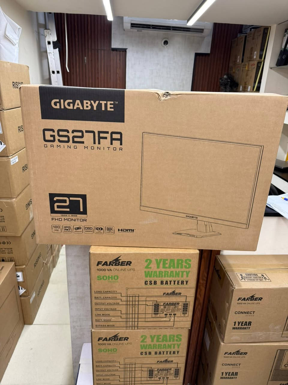 السلام عليكم
شاشة Gigabyte GS27FA جديد
المواصفات رح اكتبها الكم 
نوع اللوحة: SS IPS
حجم الشاشة: 27 بوصة
الدقة: Full HD (1920 × 1080)
معدل التحديث: 180 هرتز (قابل لكسر السرعة حتى 190 هرتز)
زمن الاستجابة: 1 مللي ثانية (MPRT)
دعم الألوان: تغطية ألوان 110% sRGB
السطوع: 300 شمعة/متر مربع
نسبة التباين: 1000:1
زوايا الرؤية: 178 درجة
تقنيات المزامنة: تدعم AMD FreeSync
تقنيات حماية العين: تقليل الضوء الأزرق الخالي من الوميض
المنافذ:عدد 2 HDMI
display port عدد ١
السعر ٢٢٠ الف 
التوصيل ٥ الف لجميع المحافظات 
الموقع : بغداد - شارع الصناعة - مكتب الرامي
***********

