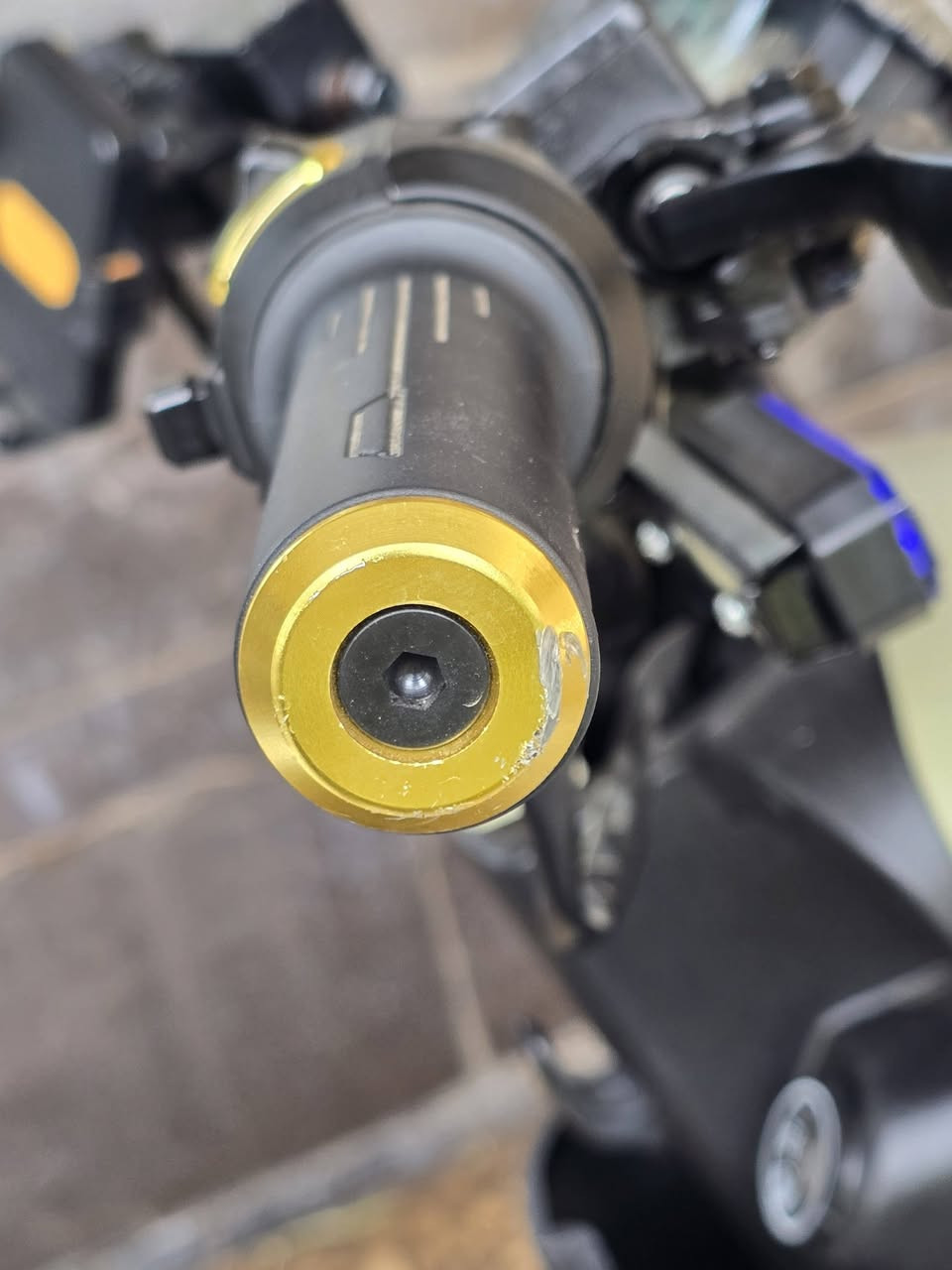 سلام عليكم دراجه R9 2026 ونلي  للبيع موصفات:
١-اشاير يمين و يسار زنون +دبل اشاره 
٢-نضام بلوتوث و تحكم 
٣-نضام P+نضام رجوع للخلف R
٤-تجي 5 بطاريات ونلي مختمه 
٥-هورن و لايت عالي ناصي زنون 
دراجه مكفوله طفاله عامه عدا مناطق بالصور البرغي بي طخه و بسكليتر بسيب  شلعه الدراجه و اكو طخه بالدكمه مال اشاره دراجه حلوه و نضيفه سعر 475 الف قفل للتواصل فقط واتساب مو شراي لا تراسلني فدوه 

0770 046 1143
