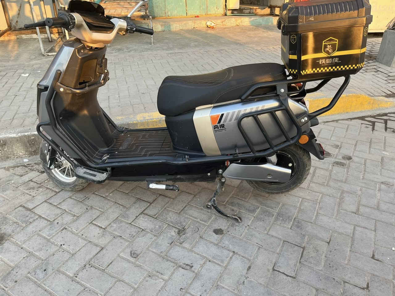 دراجه شحن للبيع نضيفه
السعر ٨٠٠ وبيها مجال 
بغداد العامريه 
***********
