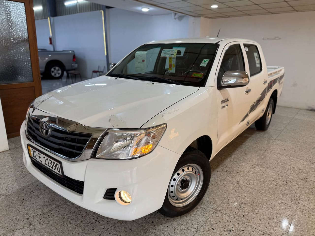 مەرزیە  ٢٠١٣  پارجەرەش
١٠ پارجەیە  لەسەر ساخەی
بۆدیەکەی بیلادیە 
سەیارەکە ٢٠٠ هەزری واقحی رۆشتووە. سەیارەکە زۆر پاکە
مواسەفاتەکای دیارە پێویست بە باسکردن ناکات  

 سەنەوی نوێیە و ٤ تایەی تازەیە
مەکیەت بی کرانەوە و بی دەنگە
***********
*********** وەتسئاپ و فایبەر رانية, السليمانية
