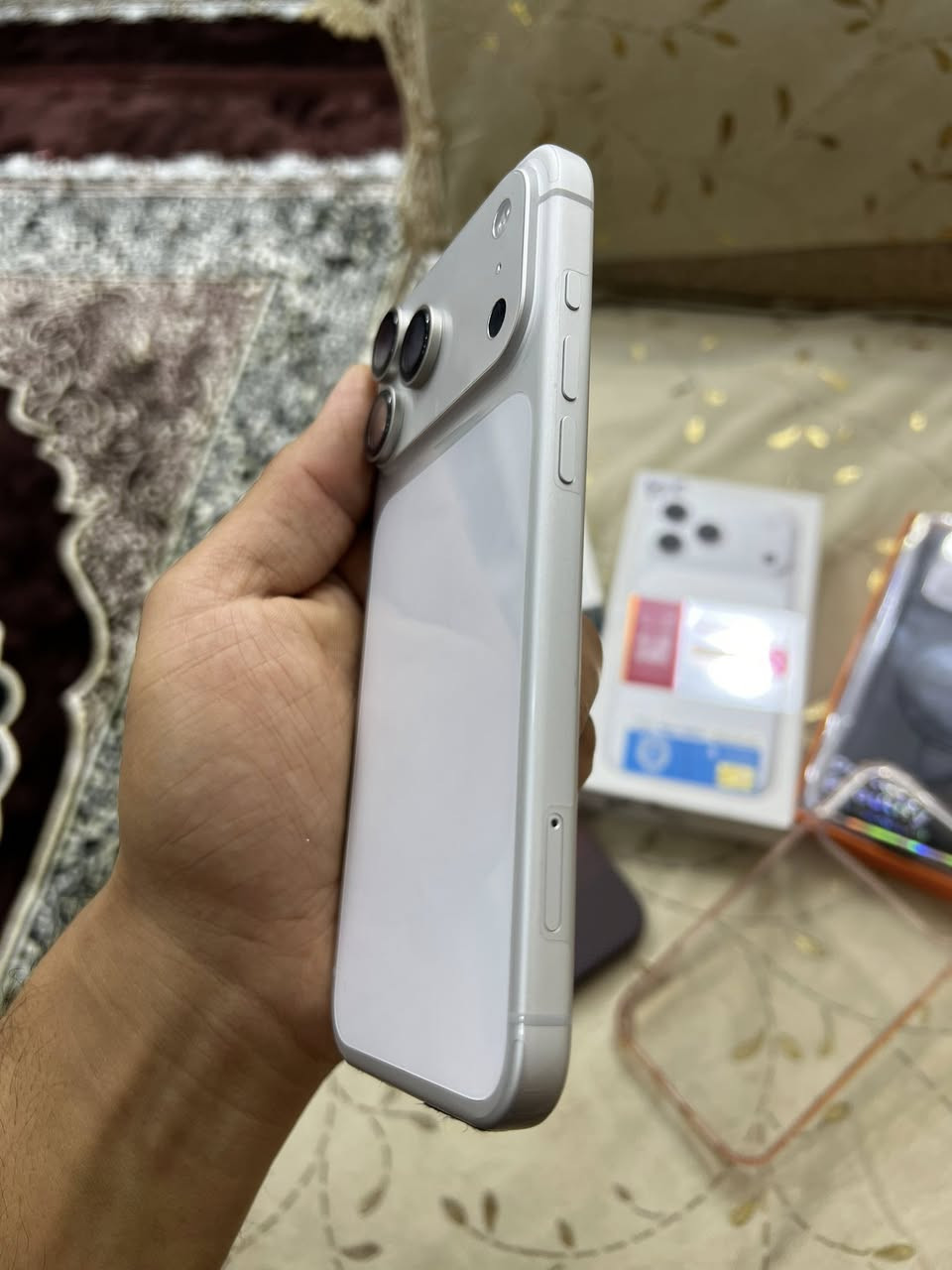 ايفون 17 برو ماكس نسخت CH شريحتين فعليه جهاز مغلف نانو بلكامل وشادله لزكه اصليه للشاشه وياهه كفرين جلد  وسماعه انكر الاصليه رايده 1950 جهازه صالي سبوع من اخذته وريد بيعهه لان حتاجيت الله شاهد وهاذه رقمي ***********
