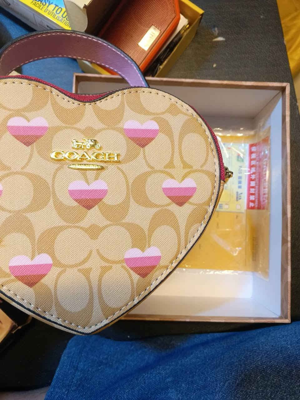 متوفر جنطه ماركه كوجي اصليه ب٢٧ واصل على اول تم ***********
