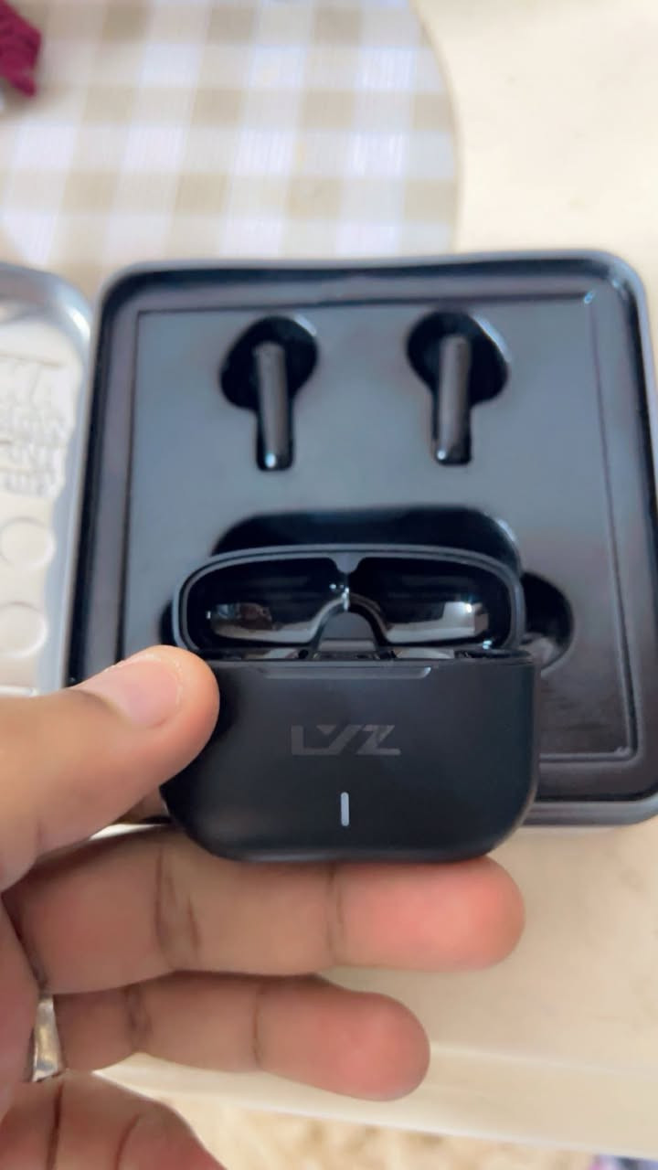 سماعات ايربود T24 جديدة غير مستعمله الاصلية 
السعر ٣٥ 
***********
