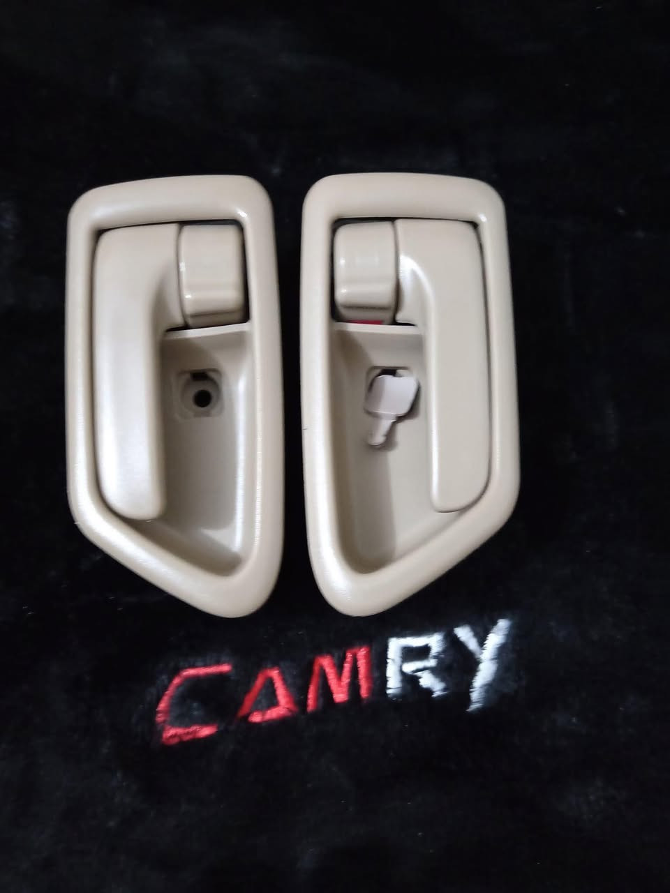 السلام عليكم
متوفر فرشة دشبول كامري 1998-2001 لون اسود اطار بيجي واسود اطار احمر + عسلي مميز سعر القطعه 15 الف
يدات داخلي بيجي + رصاصي سعر التخم 35 الف
يدات خارجي اسود فقط سعر التخم 35 الف
مطريات كامري 1998-2001 اسود خط نيكل + لاسق ذاتي 3M سعر التخم 25 الف
واقيات طين خاص بالكامري 1998-2001 سعر التخم 25 الف
توصيل جميع المحافظات 5000
حجز ع خاص او ع واتساب ***********
