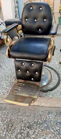 كراسي عدد 2 ملكي ومسطبات لبيع سعر الكراسي 800 ولمسطبات 100 07750702073