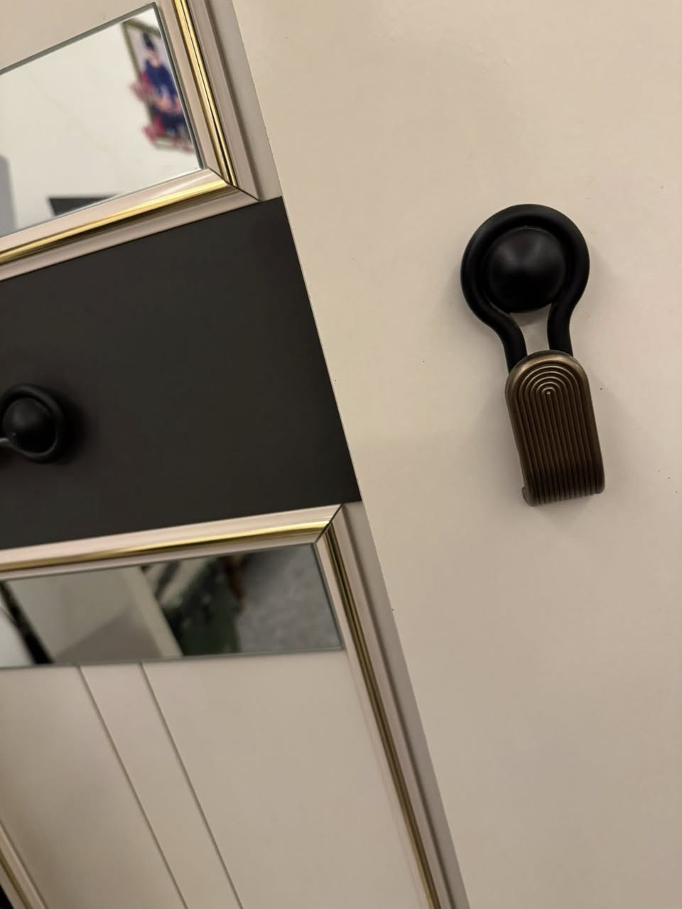 غرفة 9 قطع للبيع مكاني بغداد م الصدر حي الكوفة قرب تقاطع كسرة وعطش
السعر 750 الف وبيها مجال  من غير الدوشك

الغرفة نظيفة جدا 

للعلم الجربايه مخزن جوة ترفع الدوشك 

وسعر الدوشك 100 الف قفل اصلي ضمان بي 5 سنوات

الاتصال واتساب فقط ***********
