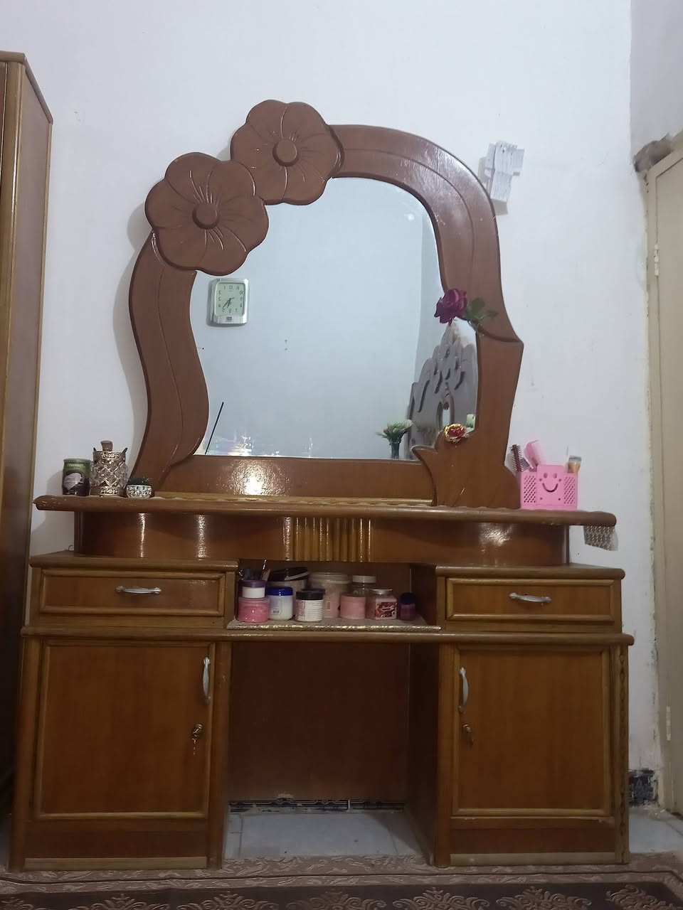 ياالله ألهم صلي على محمد وآل محمد غرفه اخشاب النظافه فول مثل ماموضح بالصوره كنتور ست ابواب مكاني حله شارع ثمانين سعر ٥٥٠ وبيه مجال غير متواجد على الفيس ***********
