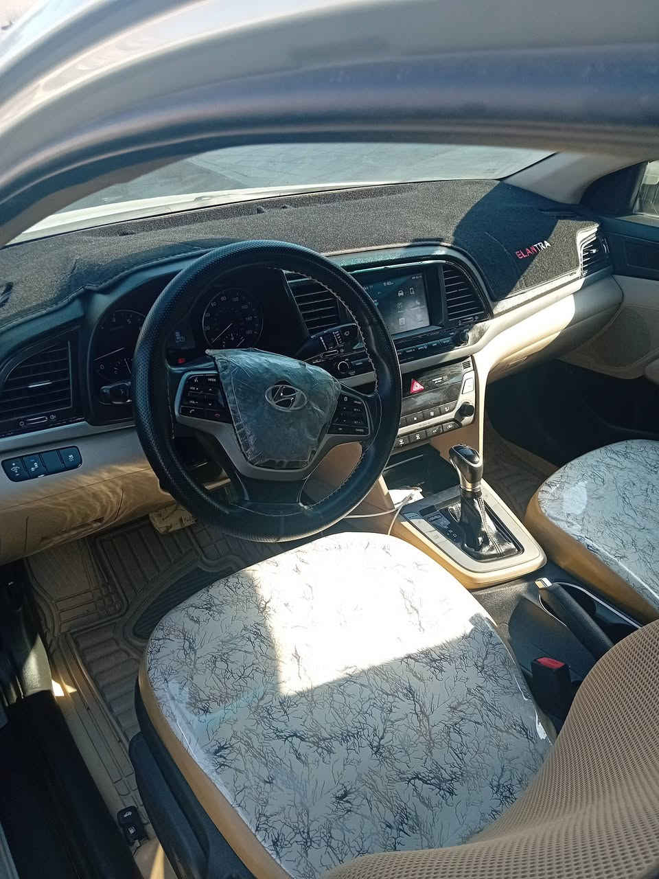 النترا 2017 وارد أمريكي حادث خلفي جنطه صبغ بارد بيها اثنين محرك 2000
المواصفات:
 بصمه+ رادار جانبي +رادار خلفي+كشنات تدفئة+كامرة خلفية
سعر 130 رقم ***********
