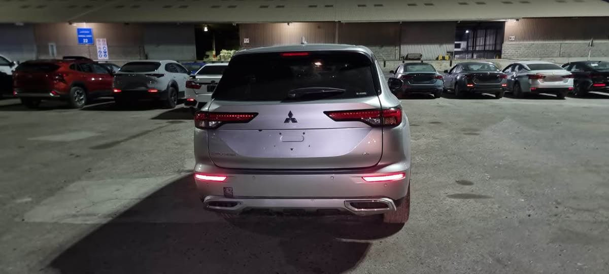 مستيبوشي اوتلاندر حجم كبير موديل2024
سياره دخول جديد 
ضرر جاملغ باب شبر بنيد
ارباكات سيستم 
ماصفات SE
فول ماعدا فتحه 
5كاميرا
كوشنات جلد كهربايي 
قلاثه مقعد 7راكب
بصمه تشغيل عن بعد
ويل كروم 
سياره جاهز بدون مصرف  سعر170 ل شراي 
مكان سياره عقره معرض زيبار 
***********فقط واتس اب اكر, نينوى
