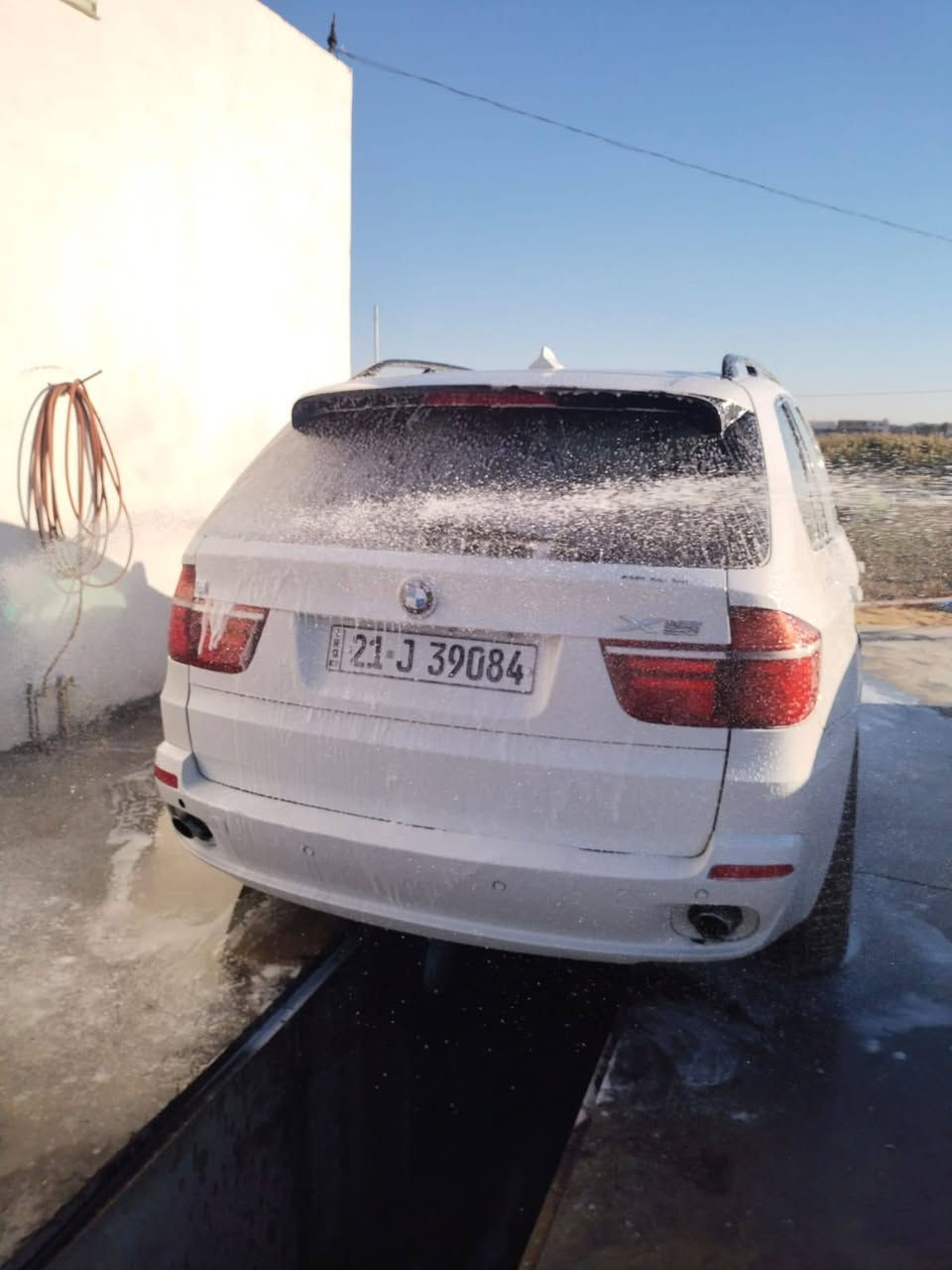 السلام عليكم ورحمة الله وبركاته 
بي ام دبليو BMW X5موديل 2009   رقم شمالي 
سياره نظيفه كدام العين
 محرك وگير جدد 
باتري جديد
كشنات كهرباء
تايرات نظيفه 
الشراي يتصل
 ***********
مكان السياره خالديه
