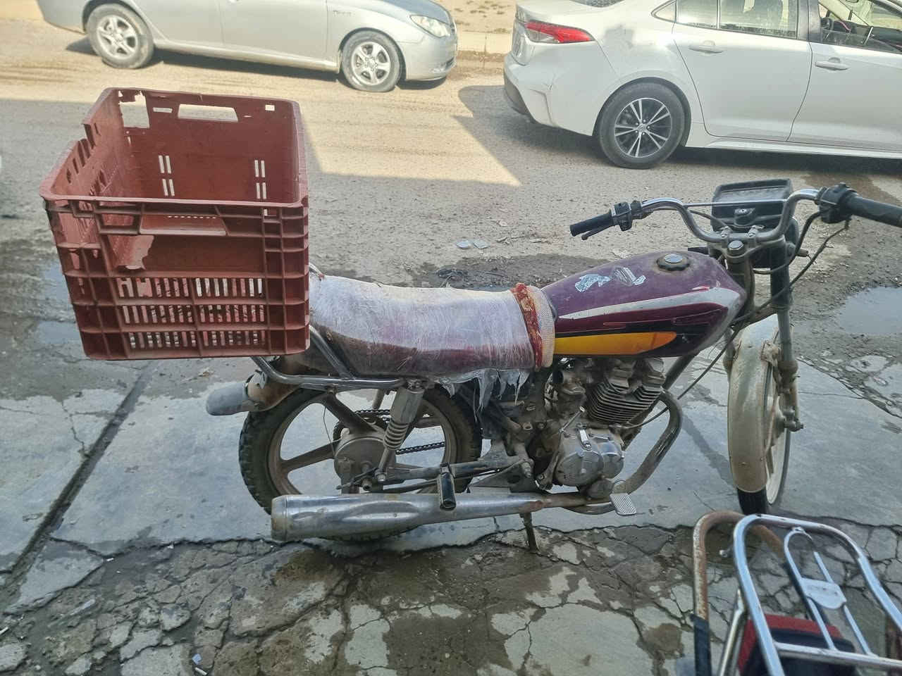 السلام عليكم
150 وبيها مجال        ***********

دراجه للبيع  5كير مكينتها مال ستوته موديل 22 نضيفه ونشطه قبل شهر شديتها 
سلف مابيها تشتغل دفره وحده
