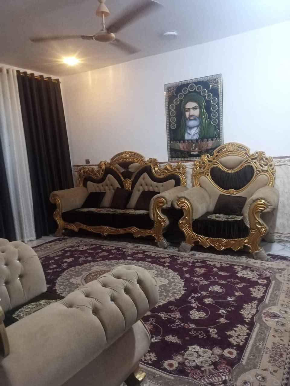 السلام عليكم عندي بيت للبيع  طابقين متكون من استقبال ومطبخ حار وبارد وغرفتين نوم وغرفتين فوك بيت مساحته 150 في العزه الجديده السعر 130 تفاصيل اكثر ع هاذا الرقم ***********
