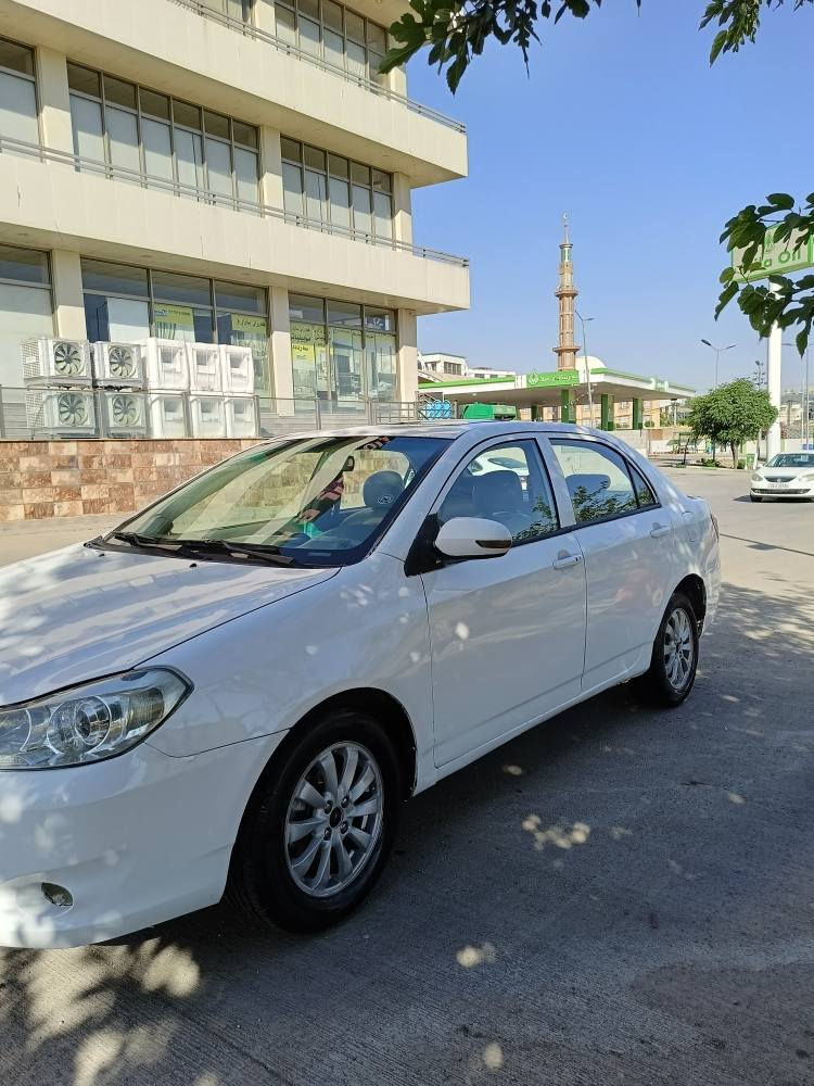 BYD 2012 
سەنەویو ئەوەلیاتی لەگەڵە 
گێڕومەکینەی سەنی 16 ڕەش خراوەتە سەر تازە بەنزین زۆر کەم ئەخوات 
4جام کارەبایە
تۆماتیکە  
سڵایدە
بەسمەیە 
قفڵ مەرکەزیە  
سعری 30گەڵایە 
ناونیشان سلێمانی 
***********
*********** السليمانية, العراق
