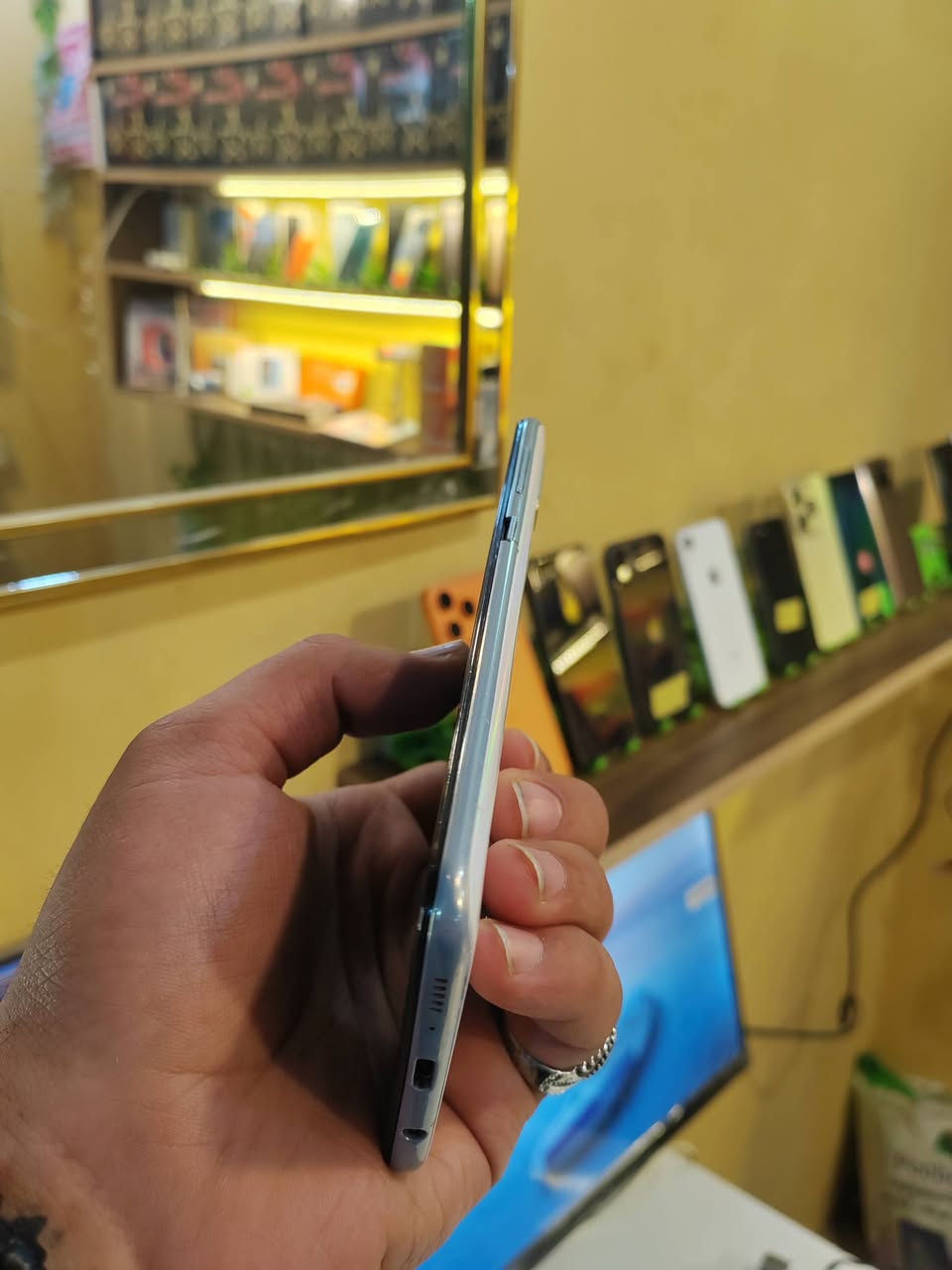 ب٧٠ الف فقط
Samsung A50
بلادي✅
ذاكرته تجي 64 كيكه بايت✅
بصمه اصبع ع شاشه شغاله✅
كامرا شويه مضبضبه
***********
العنوان سامراء حي الضباط داخل سوق الضباط الكبير.
متوفر خدمه توصيل.
