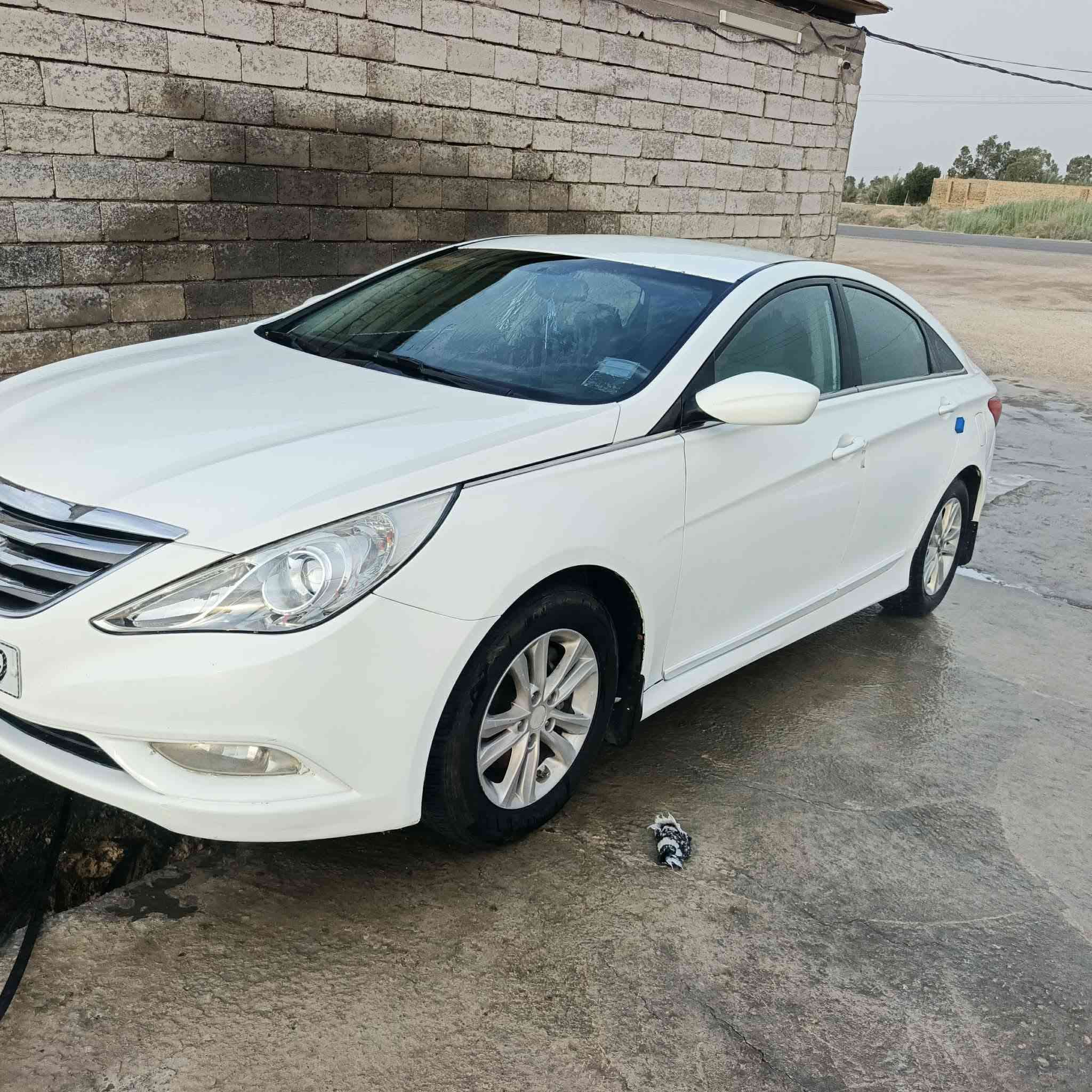 سلام عليكم سوناتا 2014
مثنئ رقم دولي سياره جاهزه من كلشي 
محرك 2400 
صبغ حزام بدون اي عابر 
وتبديل كفر جاملغ خلفي 
سياره احلا من الصوره تبريد شغال
مكان السياره الرميثه ترهم مراوس اوبمتا ١٠او سوناتا10
***********
