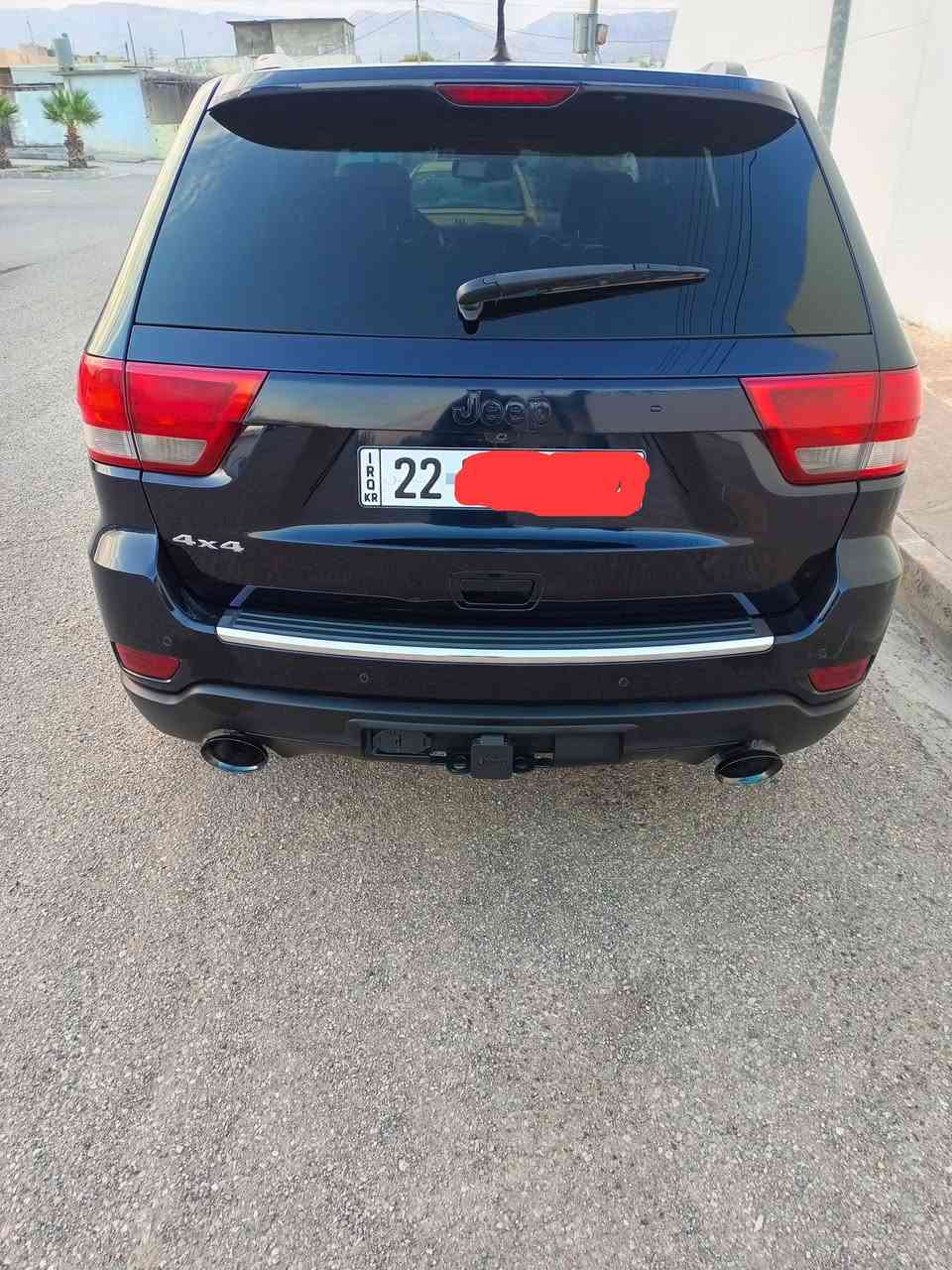 جيب گراند شيروكي أوفرلاند فول مواصفات مكينة هيمي
موديل 2011 
محرك8 بستم 5.7 
كشنات كهرباء 
سقف سلايت قطعتين
تشغيل بصمة
دبلات هواء
سيارة مكفولة بدون صبغ
فقط جاملغ ايسر عند اللايت الامامي
شبر صبغ 
گير ومكينة بشرط 
تبريد وتدفئة مركزي
العنوان اربيل
الاتصال على الرقم ***********
لمعرفة السعر .
