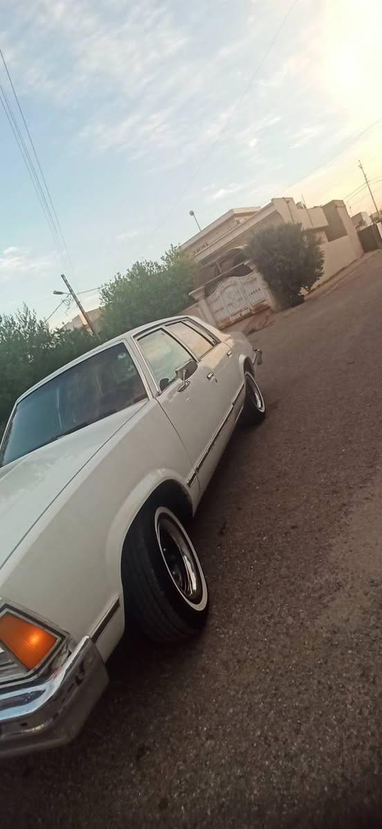 للبيع شوفرليت ماليبو موديل 81 رقم انكليزي سنويه عضم عاج مشروع  وطني ال30 بسمي شخصيا كير اتوماتيك  كير ومكينه بلادي سياره كلها بلاديه ضبغ جماليه فقط بدون ضررر كهربائيات كلها شغال مسجل وسمعات تخم تايرات خط ابيض باتري جديد سياره حلوه وجهازه من كل النواحي مال بيت ومال جناي سياره مكفوله سعرها 43 وبيها مجال بسيط عنواني كركوك *********** وبلعافيه للياخذها 🥀للعلم السياره صارلهة 19سنه يمي البيع لاحاجه
