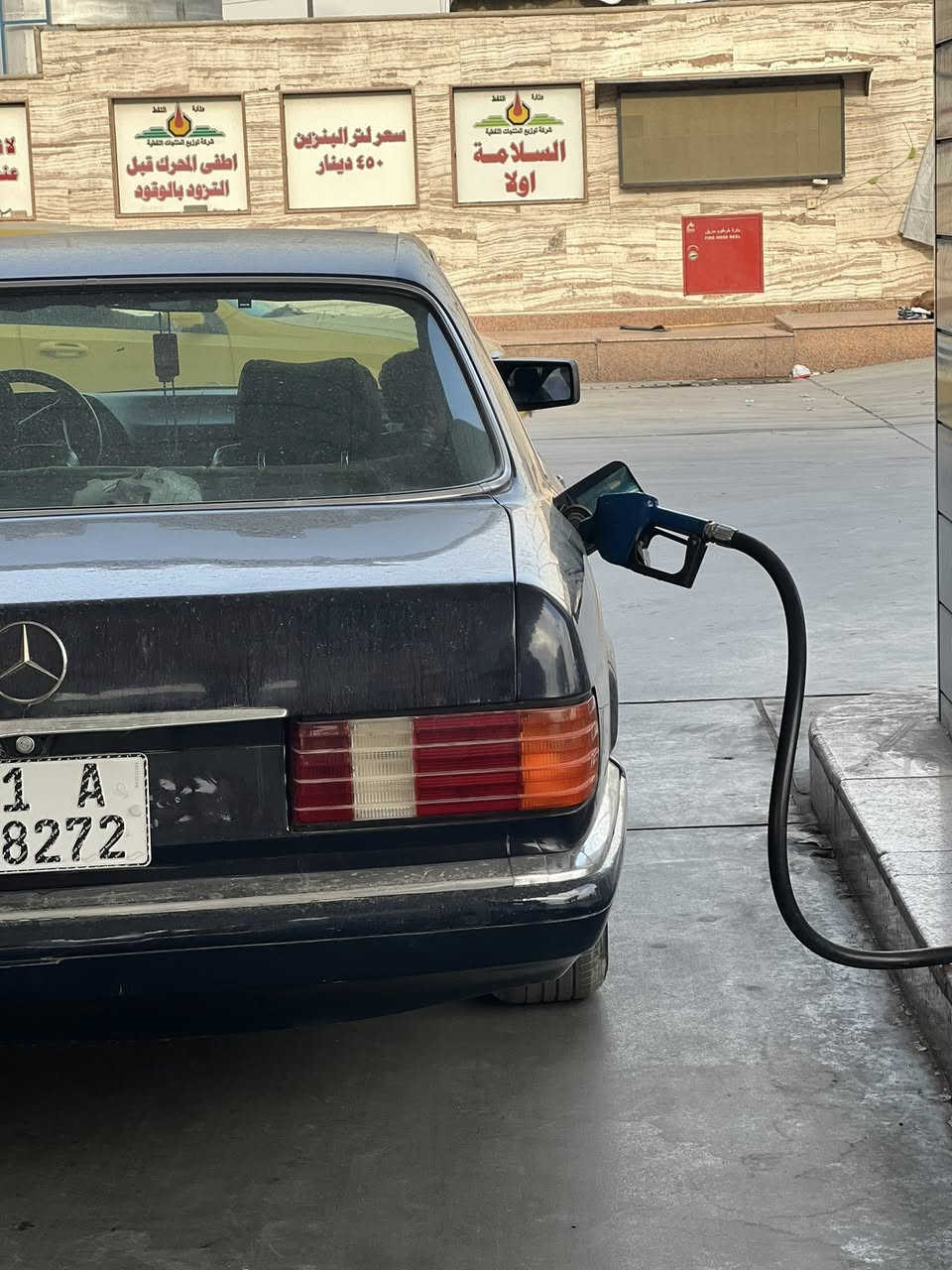 السلام عليكم للبيع مارسيدس رئاسي موديل 1987 رقم بغداد بسمي مكينه وكير 3000ففتي حداديه امامي وخلفي كله جديد بيهة نقوصات بصيطه كهربائيه شغاله لايت بك لايت كله شغال تبريد ماعرف شبي وسلايت هم ماعرف شبي وكف مباشر مكان السياره بغداد البلديات #السعر60وبيهةمجال رقم الهاتف 
***********
***********
