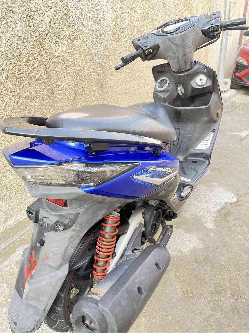 سلام عليكم دراجة سكني لد ما صارلهة هواي من نازلة من الرمبة لون مميز سعرمليون450 الرقم***********فقد واتساب
