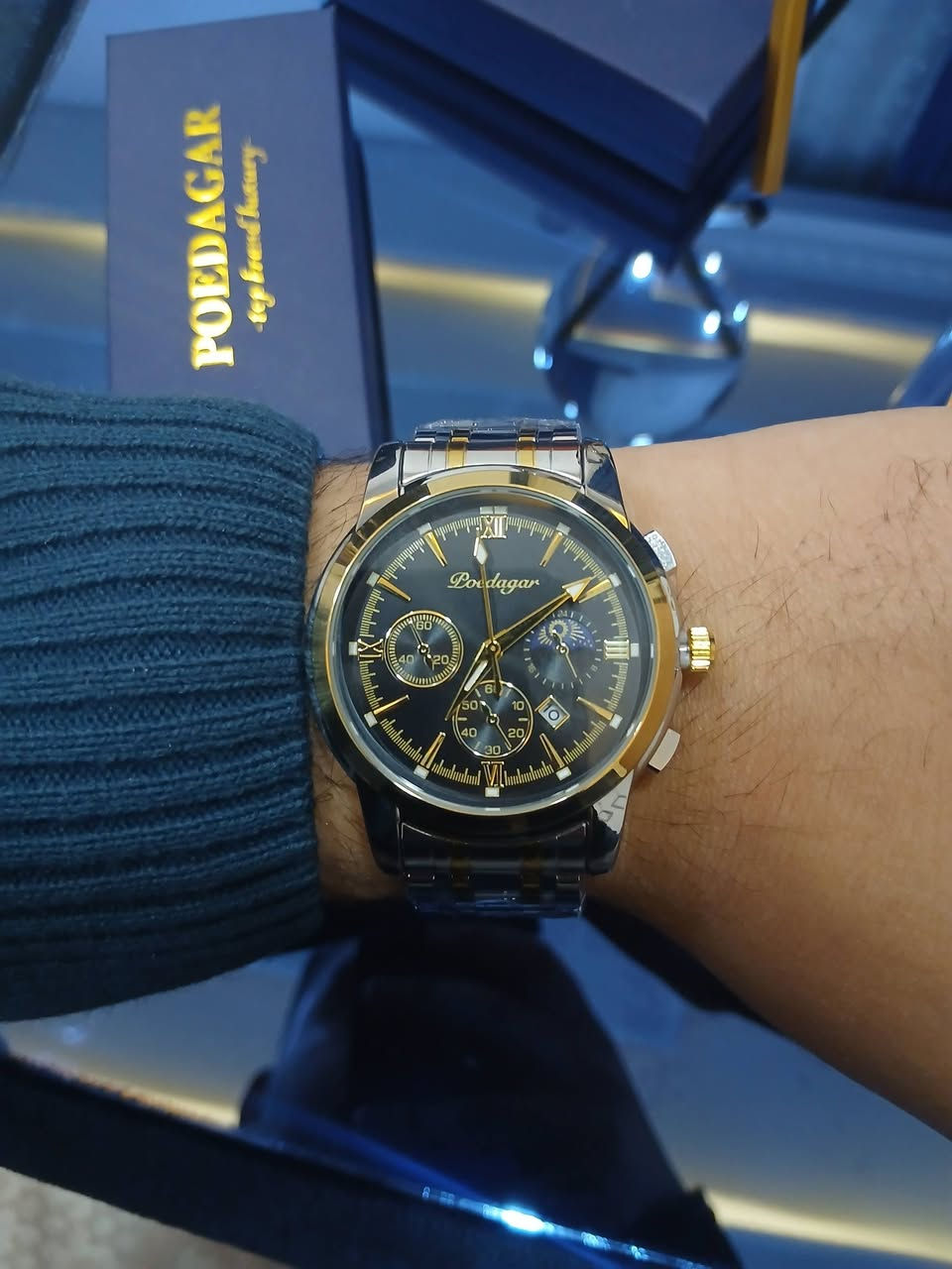 قطعة poedagar
فخمة جدا لون اسود وذهبي 
زجاج مقاوم للخدش مع نافذة تاريخ 
سير ستيل وذهبي مقاوم للصدأ
السعر 28 الف


**إذا كنت صاحب هذا الإعلان وتريد حذفه لأي سبب، رجاءا أرسل رسالة إلى الدعم الفني**