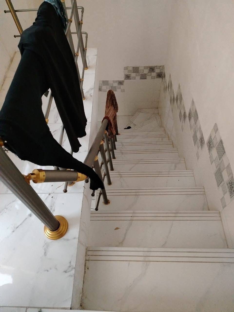 بيت ١٠٠م للايجار بحي جار العباس قرب فندق البارون علما البيت جديد الاستفسار
سعر ايجار
350 فقل
***********
***********
