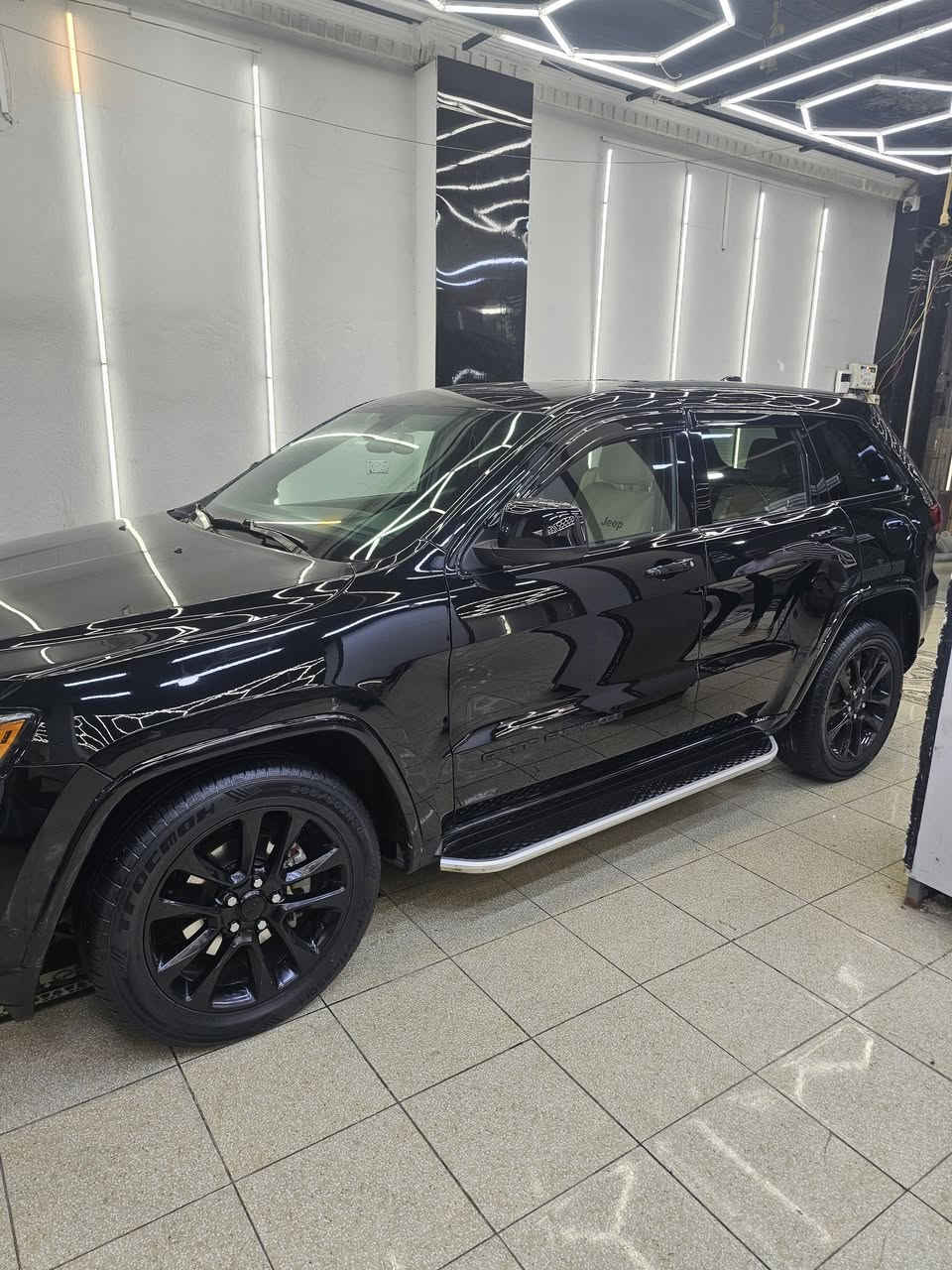 جيب ٢٠٢٠ بغداد بلاك توب محرك ٣٦٠٠ فتحه رادار فور ويل ماشيه ٦٥ الف  للبيع او امرواوس***********
