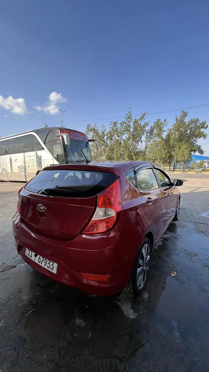 �السلام عليكم 

🚗 هيونداي أكسنت 2017 (أمريكي)
📍 بابل / الحلة مركز المدينة

إذا تدور سيارة اقتصادية، ناعمة وجاهزة بدون تعب… 👇

📍 الممشى: 38,000 ميل فقط
📍 كير ومكينة: جيد جداً 👍
📍 تحكم ستيرن 🎮
📍 مثبت سرعة 🚀
📍 اشاير بالمرايا ✨
📍 شاشة وكامرة 📷
📍 داخل رصاصي ✨
📍 مانع انزلاق (ثبات) 
📍 ويل كروم ✨
📍 نظام ECO لتوفير الوقود ⛽

📌 التفاصيل:

 • حادث خلفي (بجم كبس)

 • رقم بغداد (إنكليزي) جديد

 • السيارة جاهزة بالكامل وما تحتاج أي صرف

 • استخدام خفيف ونظيفة

✨ سيارة عملية ومناسبة للاستخدام اليومي + صرفية ممتازة

💰 السعر: (85 $ ورقه  )

📞 للتواصل: (*********** )

ممتواجد لا فيس ولا واتس اتصل .
