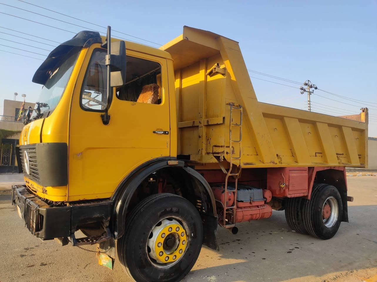 السلام عليكم ورحمة الله وبركاته 
البي 75 للبيع معروفه مواصفات الالبي 
السياره ابسمي ثاني يوم مداور
رقمي 
‏‪***********‬‏
