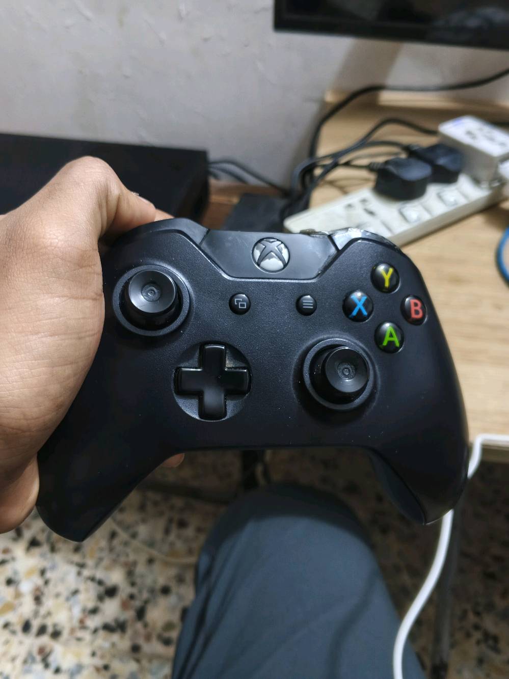 اكس بوكس ون فات ذاكره تيرا مع كامل ملحقات مع شاحن بطاريت مع بطاريه 