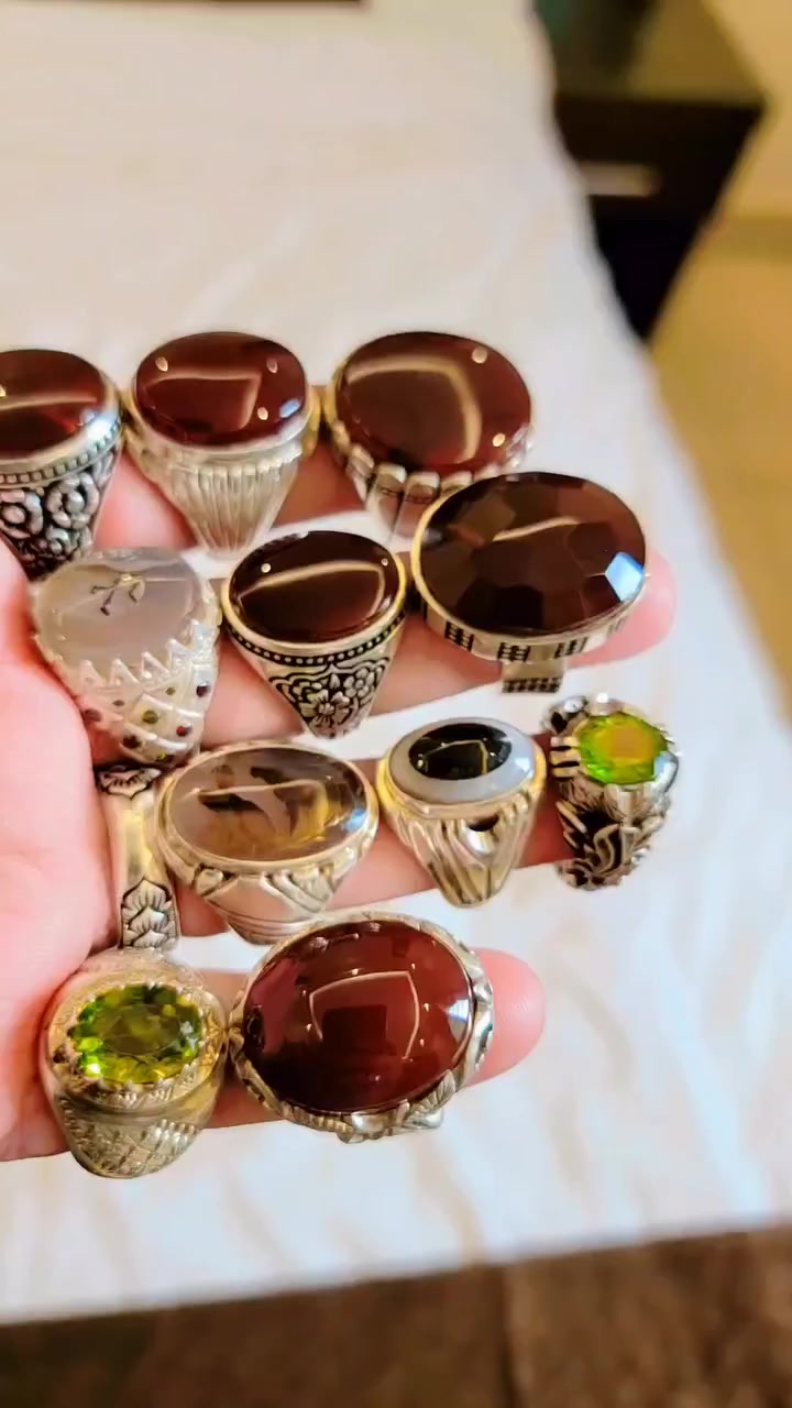 كل جديد و اني2026
#من محلات القيصر 🏢
#لعشاق الخواتم والعقيق  اليماني 📣
#للاستفسار ومعرفة الاسعار او الطلب يرجى التواصل معنا على الا ارقام التاليه  📲
00967711215977  - 00967771907727 
👇👇👇👇👇👇
# العنوان صنعاء  باب اليمن شارع النظارة 🏢
 #يوجد لدينا توصيل داخل العاصمة صنعاء وايضاً الى جميع محافظات الجمهورية د.🚙🚌
$وكما يوجد لدينا شحن الي جميع دول العالم $✈️🛫


**إذا كنت صاحب هذا الإعلان وتريد حذفه لأي سبب، رجاءا أرسل رسالة إلى الدعم الفني**