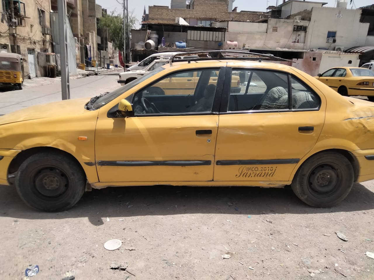 السلام عليكم 
سيارة سمند ٢٠١٠ للبيع السيارة كدامك صورها وتصوير فيديو سيارة مكينة بيها تبخير من الأخير ابيع على وضعها الرقم انگليزي بغداد باسمي السنوية ل٢٠٣٠ عارضها ب٢٠ ورقة الشراي يتصل على الرقم *********** مكاني بغداد
