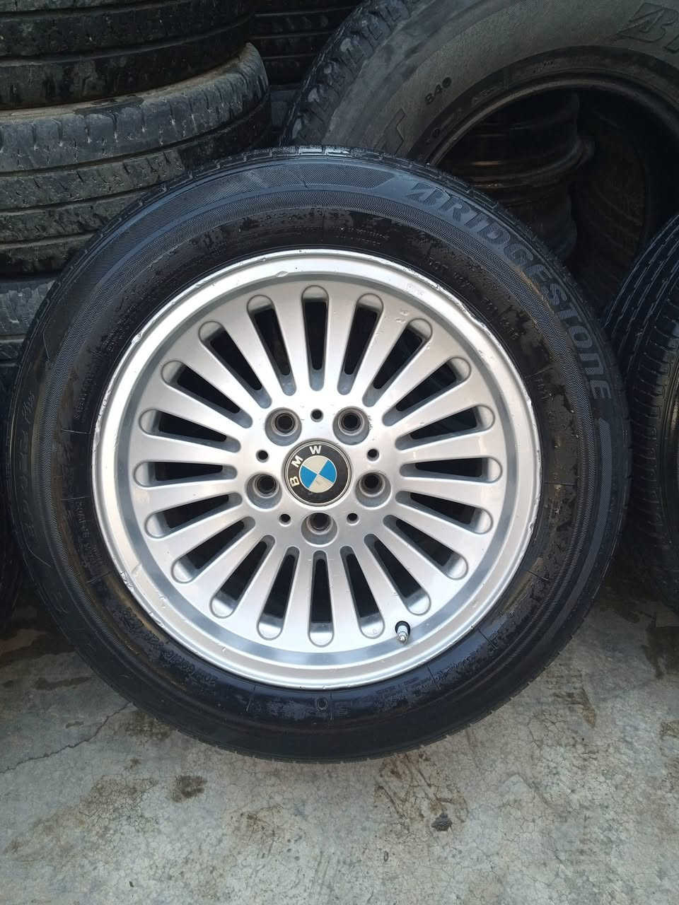 تاقم تایە و ویلی 16 بیلاد سەقەر جوانترین ویلی  BWM
بەشەرتی هەموو شتێک تاقمێ تایەی ئەمریکی لە سەر
بۆ گۆرینەوە گۆرینەوە لەگەڵ هەموو ویلێ دەکەم
***********
***********
