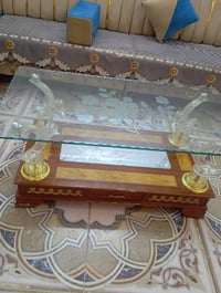 ميز • نضيف