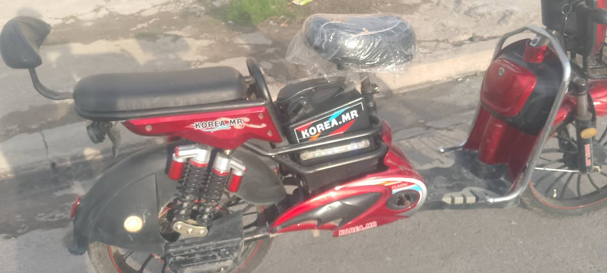 ماطور للبيع كوري شرط بلوتوث🔴 نضافتو كبال العين
اربع دبلات وره 4🔴
دبلين كدام 2🔴
لايت عالي🔴
نشرات جانبيه🔴
السرعه 99🔴
تشغيل عن بعد🔴
نضام السرقه 🔴
الماطور نضيف مابي اي عيب
السعر 275 *********** بي واتساب
