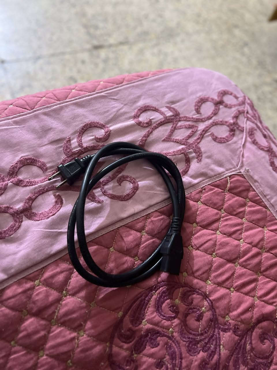 للبيع اكس بوكس 360كامل ملحقاته وياه هاردات ثنين بيهن ألعاب جهاز ماداخل صيانه بعده جديد بس متروك للستفسار ***********
