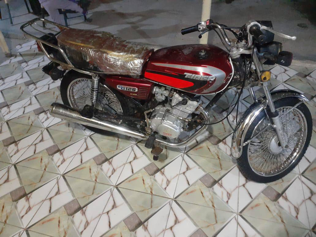 السلام عليكم دراجه لبيع تايكر موديل 2021 اوراق اصلي محرك ما مفتوح الدراجه خير من الله شوفت عيونك المكان  حله 
يم الجامعه مل بابل السعر 400 وبيه مجال 
الاتصال ***********
