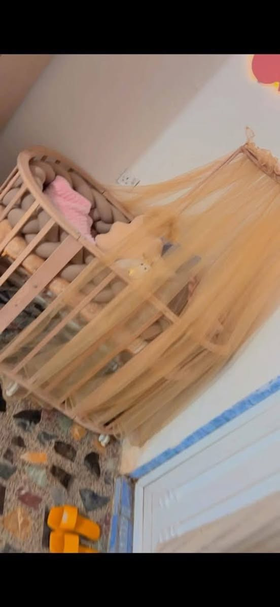 السلام عليكم سرير أطفال للبيع اشتريتة ب٢٥٠ رايده١٥٠  وبية ٣ مستويات تكدر تنزلة الكاع وتكدر تخلي وسط وتكدر صعدة يكفي لحد عمر ٥ سنوات هوه المصدات والدوشك مالتة غراضة كاملة ونضيف مكاني بغداد


**إذا كنت صاحب هذا الإعلان وتريد حذفه لأي سبب، رجاءا أرسل رسالة إلى الدعم الفني**