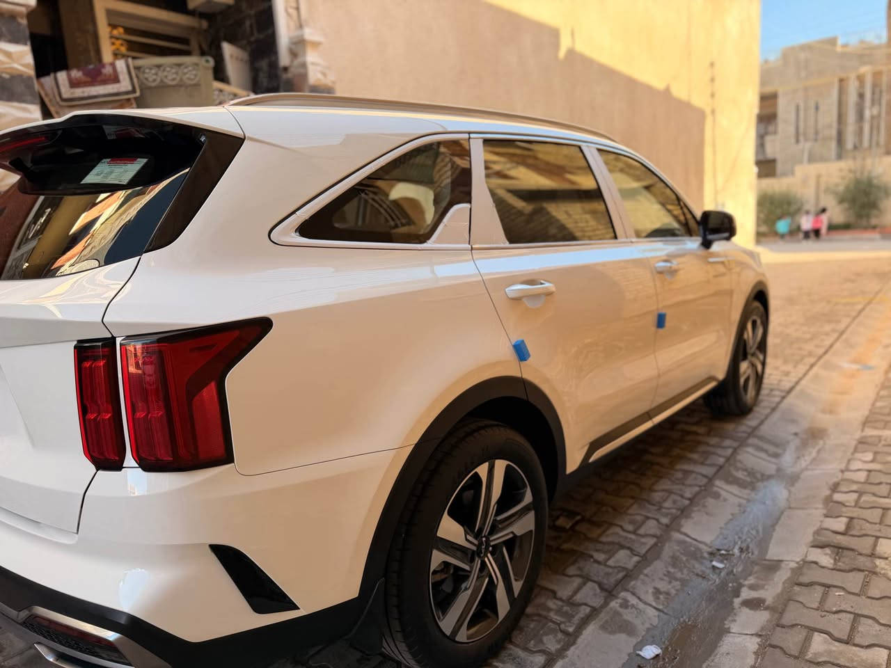 سلام عليكم 
سورنتو 2022خليجي فول 1/1 رقم بغداد دولي باسمي تحويل مباشر 
مكفول من كلشي ماشية 50
المواصفات
بنراما 
بصمة دخول ذكي
صندوق ذكي كهرباء
7 راكب 
3 قطع تبريد 
داخل اوفايت 
فور ويل 
كيرماوس 
6سلندر مكينة 3500
شحن وايرليس
شاشة ابل كار بلي 
منافذ شحن 
لدات امامي خلفي 
كراسي كهرباء 
كشن حار بارد 
هاند بريك بصمة 
وضعيات قيادة مختلفة
وبعد بيها هواي مواصفات 

السعر 290$ بيها مجال 
للاتصال 
*********** بغداد, العراق
